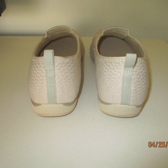 Skechers Relaxed Fit Memory Foam Womens Natural Textile Fashion Sneaker NWT- 11M - Picture 8 of 9